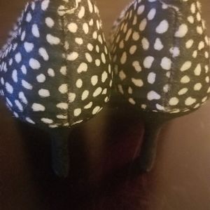 Black and Cream 4" Pump